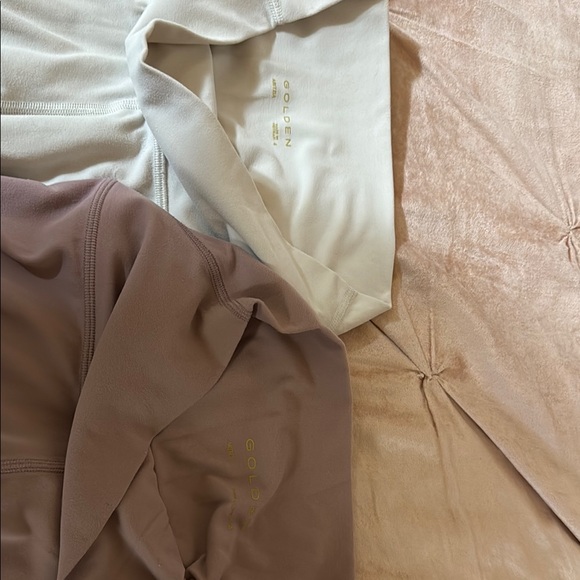 Aritzia leggings set of 3 size 4 - Picture 5 of 5